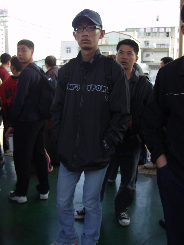 月台旅客特寫2004台中火車站台灣鐵路旅遊攝影