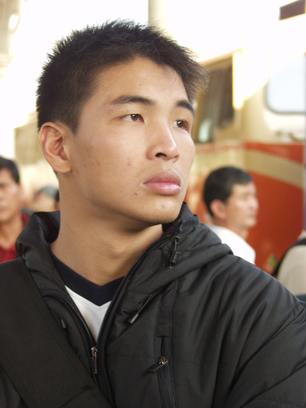 月台旅客特寫2004台中火車站台灣鐵路旅遊攝影