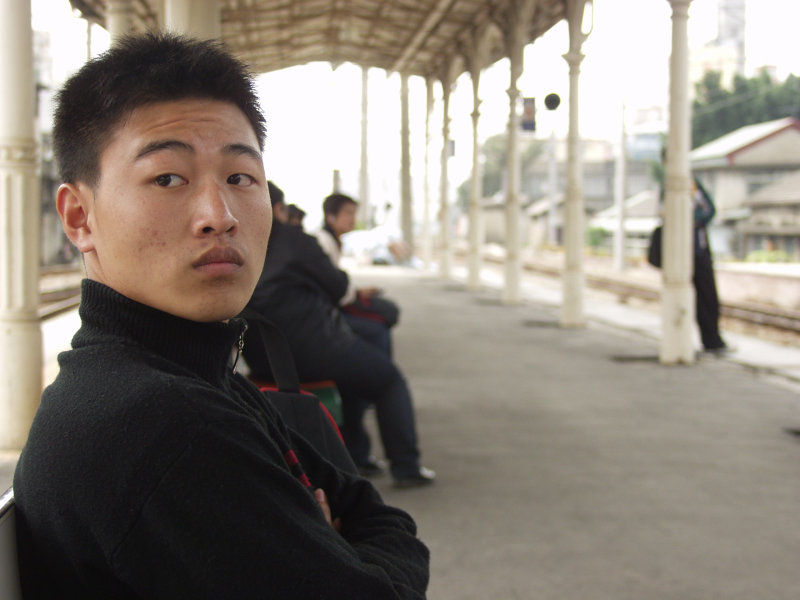 月台旅客特寫2004台中火車站台灣鐵路旅遊攝影