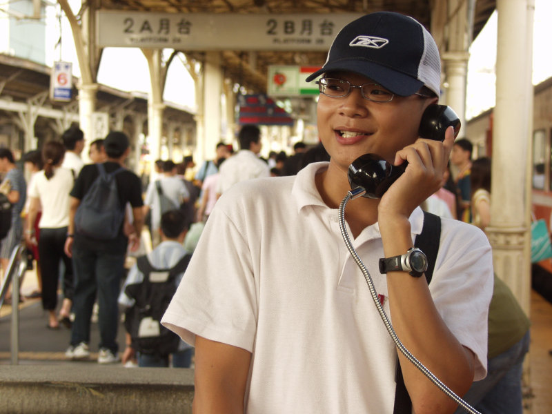 月台旅客特寫2004台中火車站台灣鐵路旅遊攝影