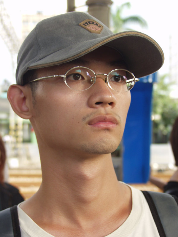 月台旅客特寫2004台中火車站台灣鐵路旅遊攝影