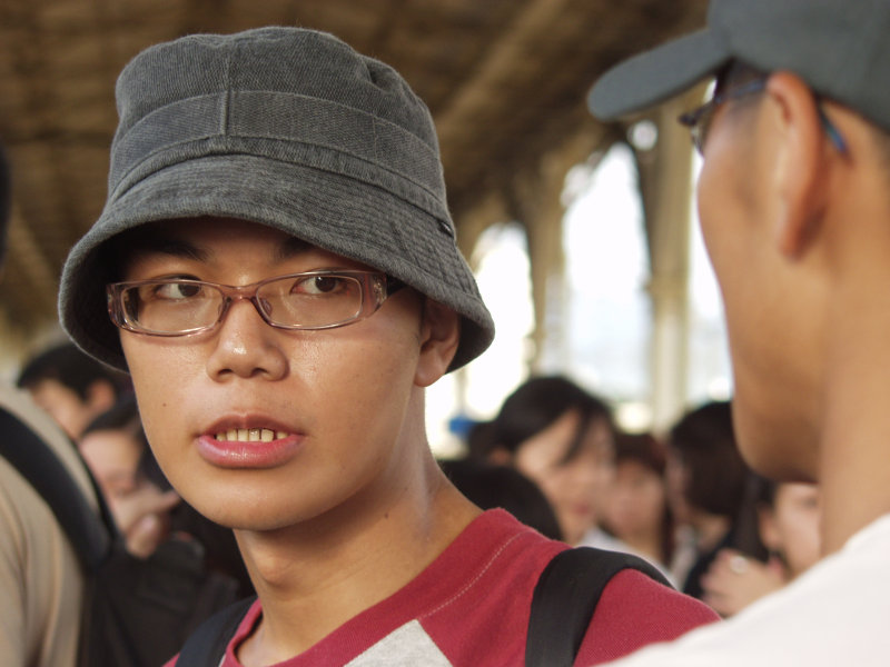 月台旅客特寫2004台中火車站台灣鐵路旅遊攝影