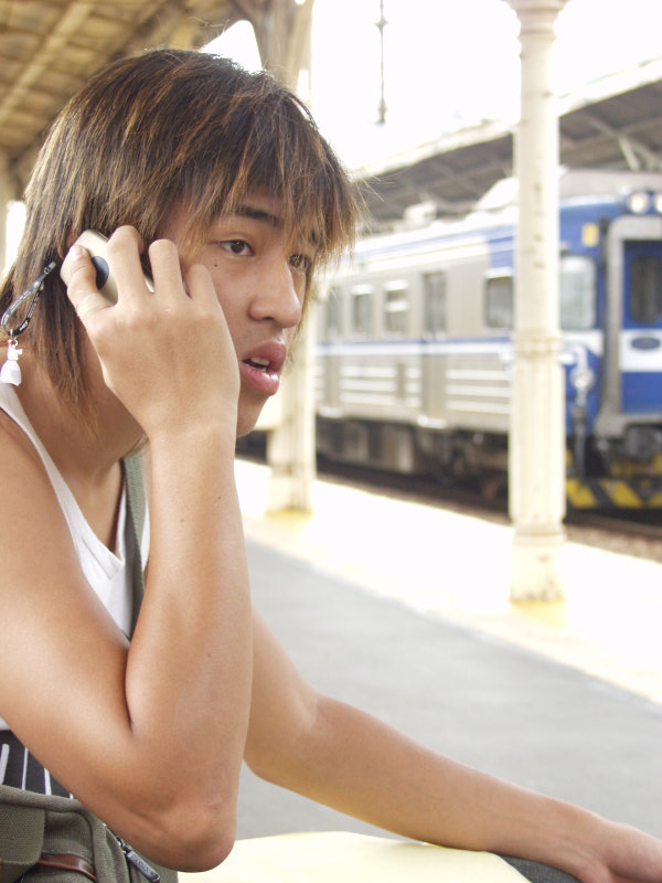 月台旅客特寫2004台中火車站台灣鐵路旅遊攝影