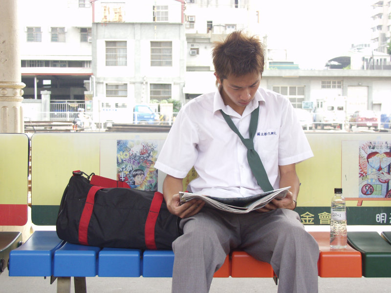 月台旅客特寫2004台中火車站台灣鐵路旅遊攝影