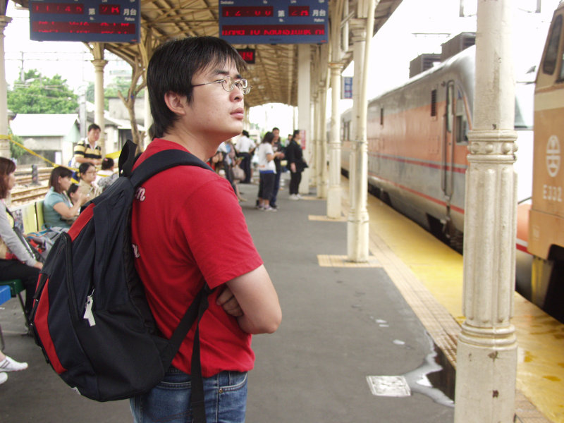 月台旅客特寫2004台中火車站台灣鐵路旅遊攝影