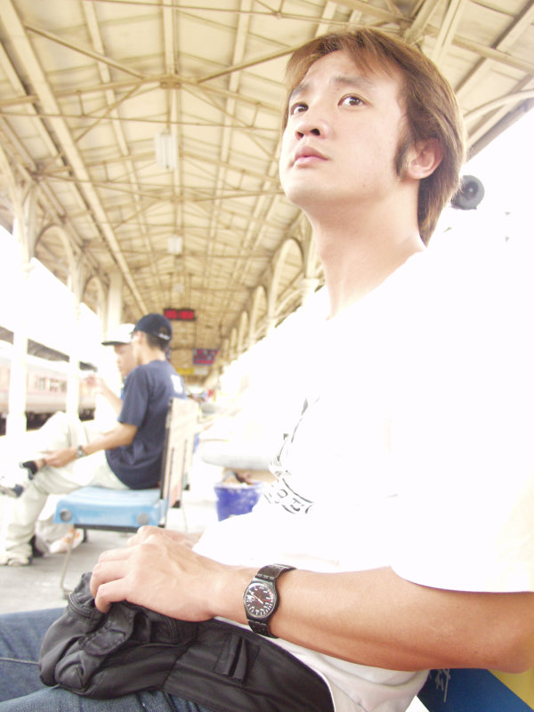 月台旅客特寫2004台中火車站台灣鐵路旅遊攝影