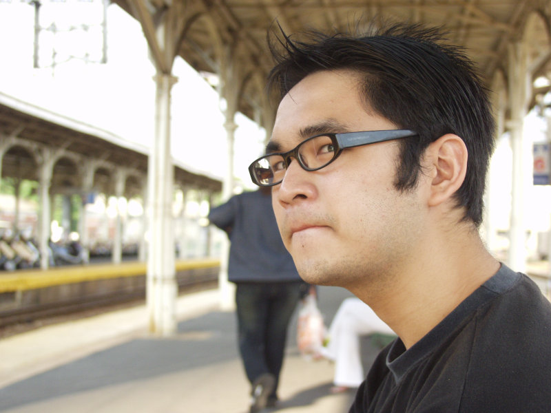 月台旅客特寫2004台中火車站台灣鐵路旅遊攝影