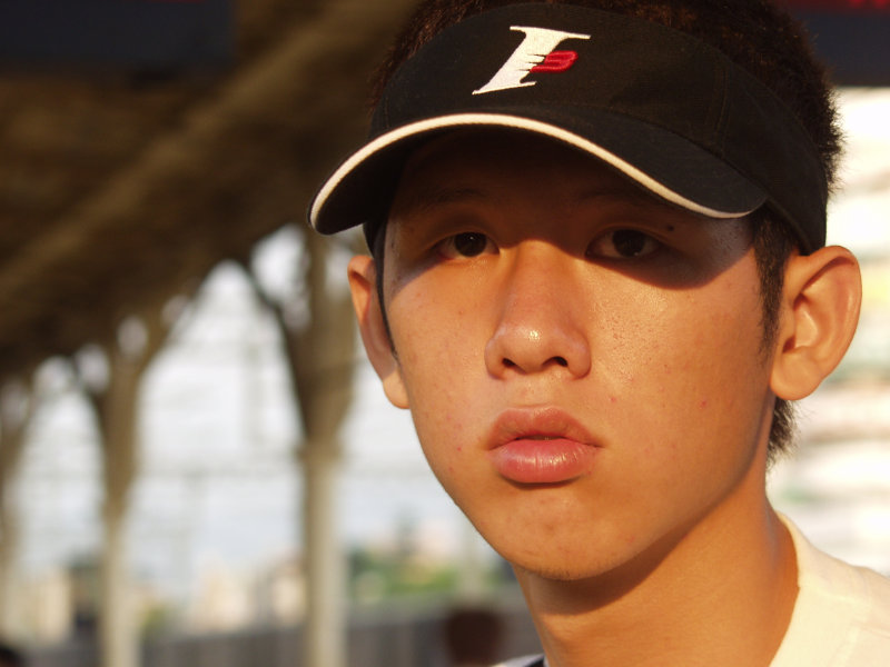 月台旅客特寫2004台中火車站台灣鐵路旅遊攝影