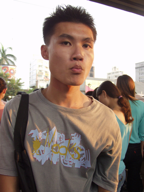 月台旅客特寫2004台中火車站台灣鐵路旅遊攝影