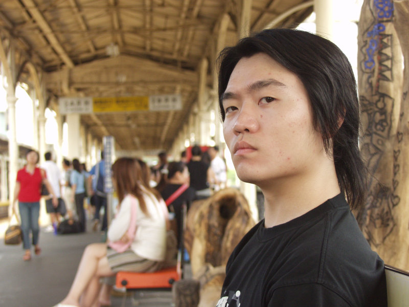 月台旅客特寫2004台中火車站台灣鐵路旅遊攝影