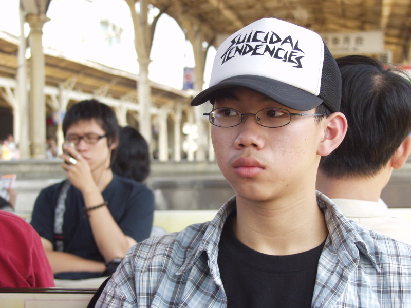 月台旅客特寫2004台中火車站台灣鐵路旅遊攝影