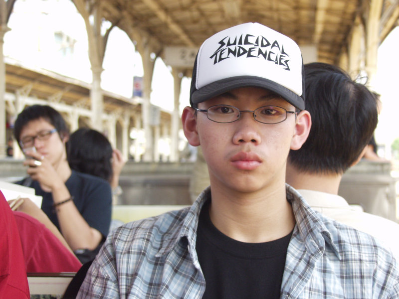 月台旅客特寫2004台中火車站台灣鐵路旅遊攝影