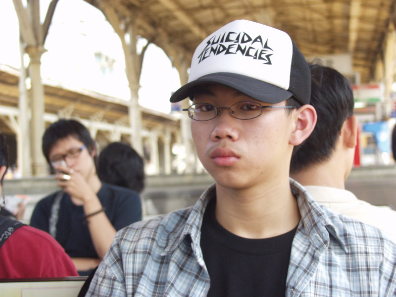 月台旅客特寫2004台中火車站台灣鐵路旅遊攝影