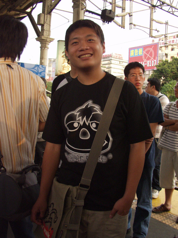 月台旅客特寫2004台中火車站台灣鐵路旅遊攝影