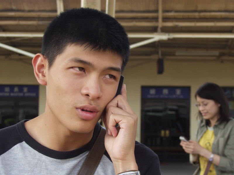 月台旅客特寫2004台中火車站台灣鐵路旅遊攝影