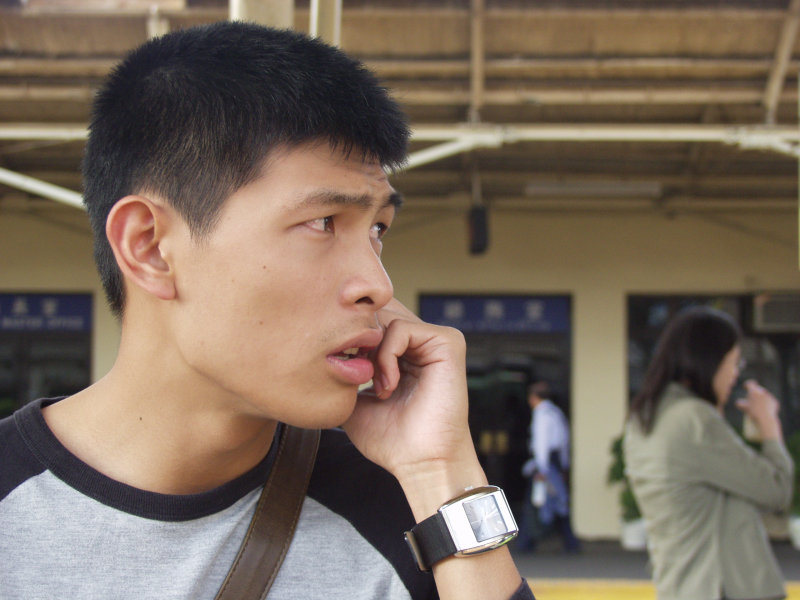 月台旅客特寫2004台中火車站台灣鐵路旅遊攝影