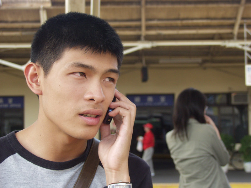 月台旅客特寫2004台中火車站台灣鐵路旅遊攝影