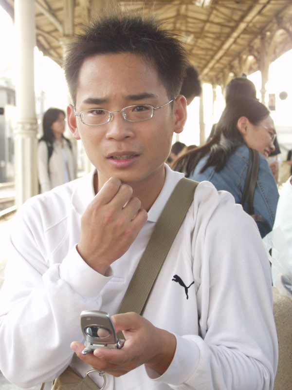 月台旅客特寫2004台中火車站台灣鐵路旅遊攝影