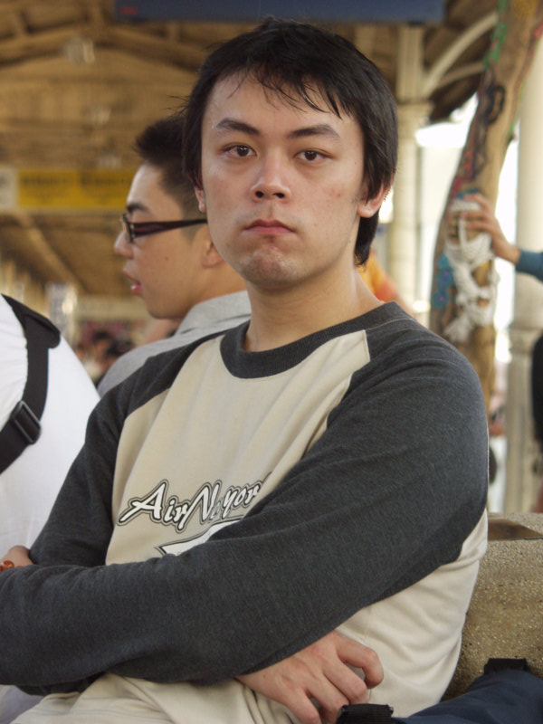 月台旅客特寫2004台中火車站台灣鐵路旅遊攝影