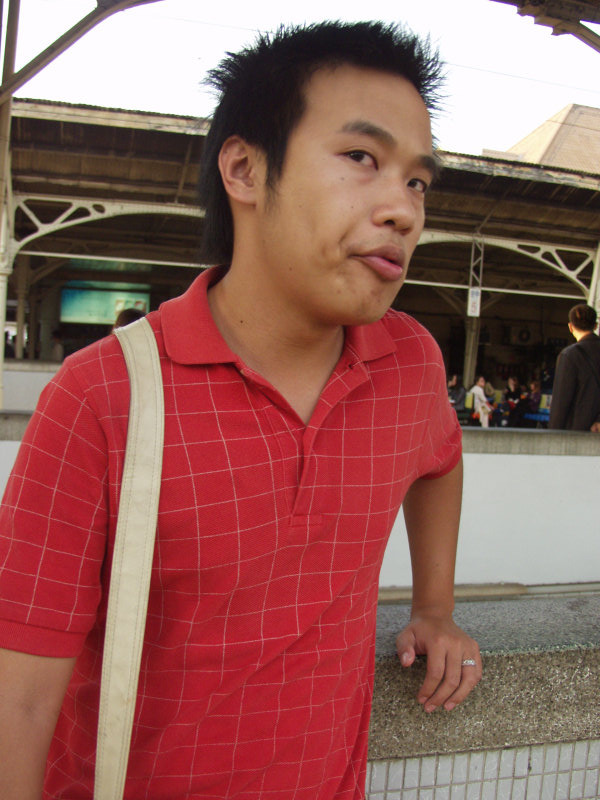 月台旅客特寫2004台中火車站台灣鐵路旅遊攝影