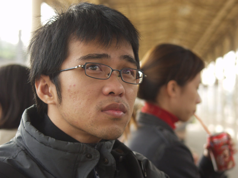 月台旅客特寫2004台中火車站台灣鐵路旅遊攝影