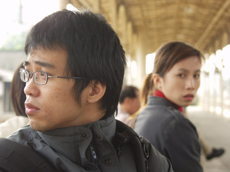 月台旅客特寫2004台中火車站台灣鐵路旅遊攝影