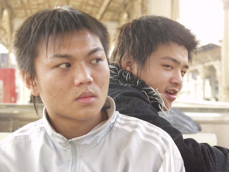 月台旅客特寫2004台中火車站台灣鐵路旅遊攝影