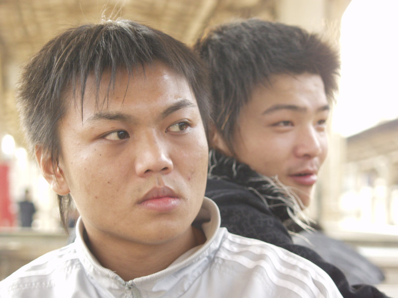 月台旅客特寫2004台中火車站台灣鐵路旅遊攝影