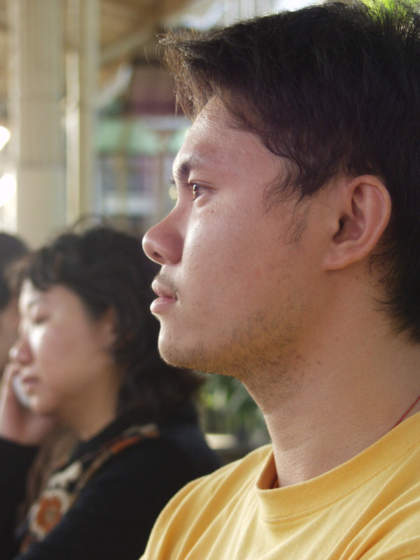 月台旅客特寫2004台中火車站台灣鐵路旅遊攝影