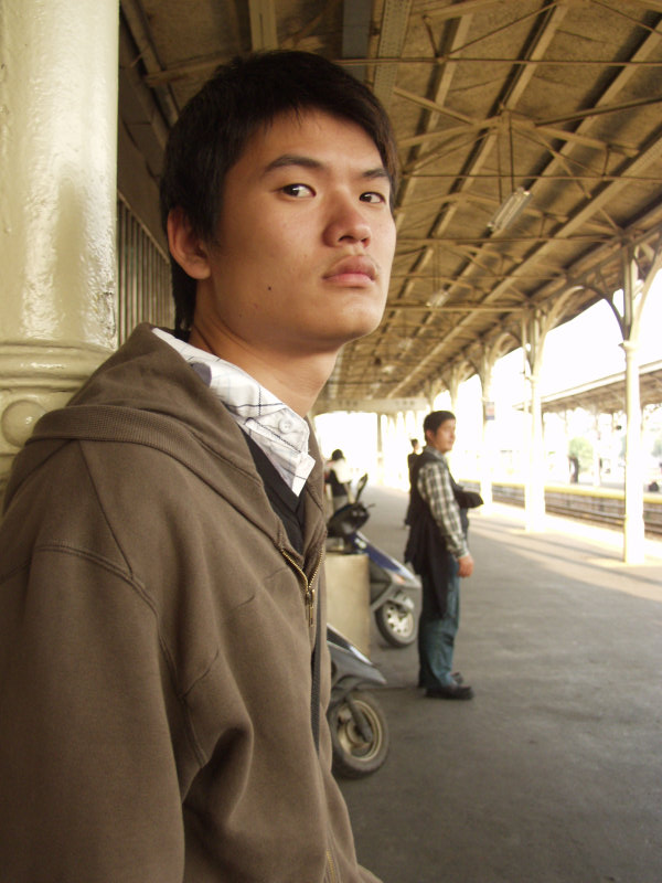 月台旅客特寫2004台中火車站台灣鐵路旅遊攝影