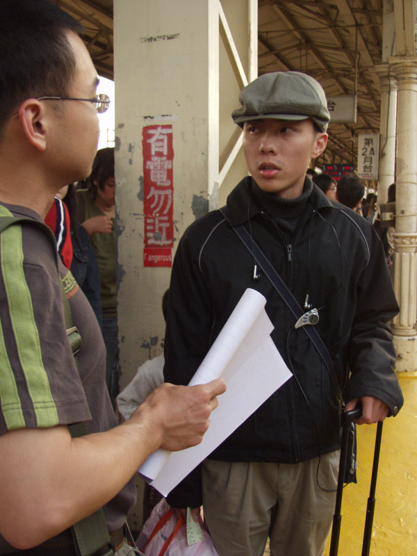 月台旅客特寫2004台中火車站台灣鐵路旅遊攝影