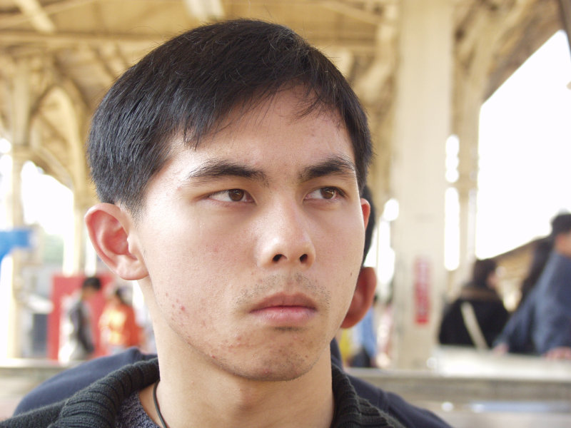 月台旅客特寫2004台中火車站台灣鐵路旅遊攝影