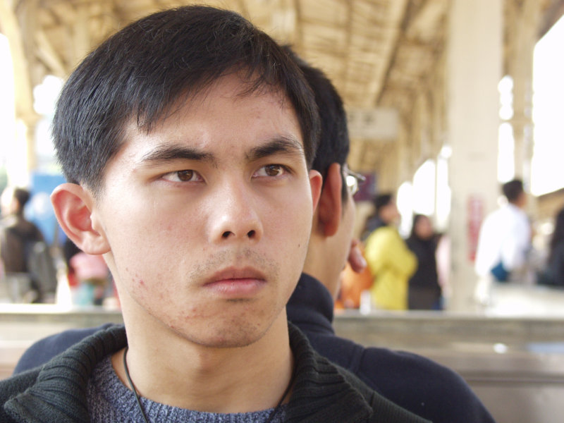 月台旅客特寫2004台中火車站台灣鐵路旅遊攝影