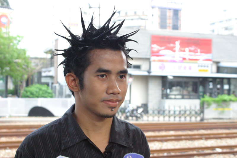 月台旅客特寫2005台中火車站台灣鐵路旅遊攝影