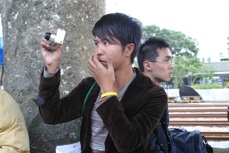 月台旅客特寫2005台中火車站台灣鐵路旅遊攝影
