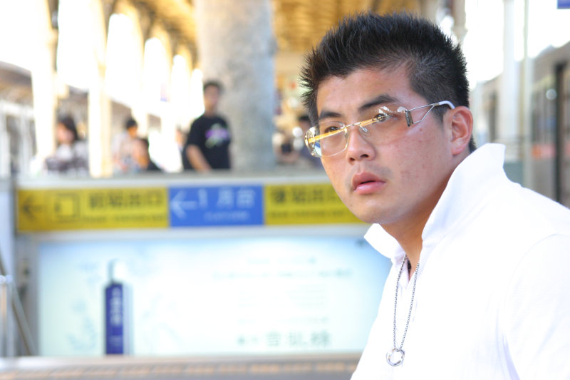 月台旅客特寫2005台中火車站台灣鐵路旅遊攝影