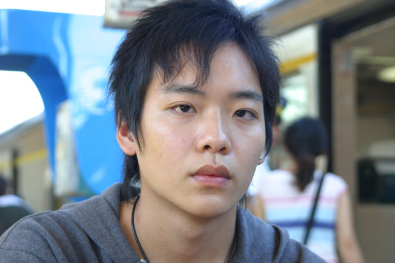 月台旅客特寫2005台中火車站台灣鐵路旅遊攝影