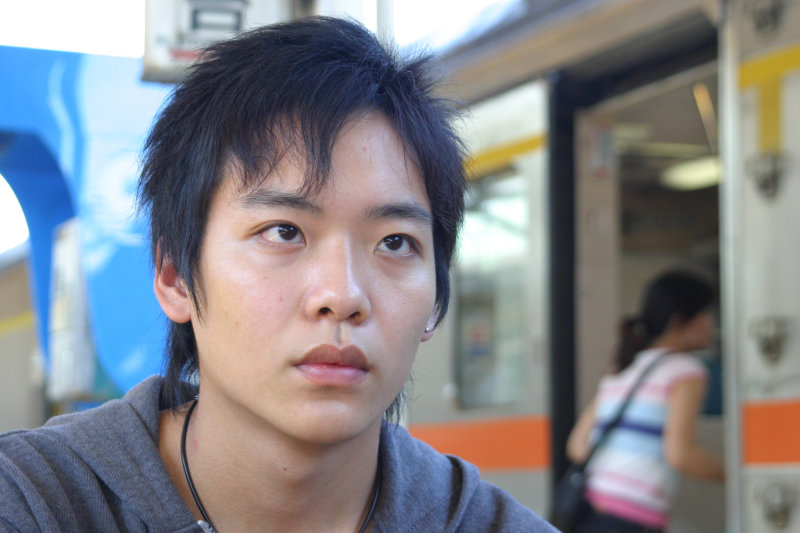 月台旅客特寫2005台中火車站台灣鐵路旅遊攝影