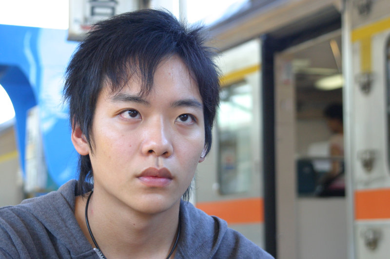 月台旅客特寫2005台中火車站台灣鐵路旅遊攝影