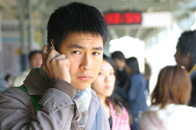 月台旅客特寫2005台中火車站台灣鐵路旅遊攝影