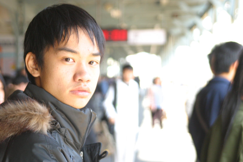 月台旅客特寫2005台中火車站台灣鐵路旅遊攝影
