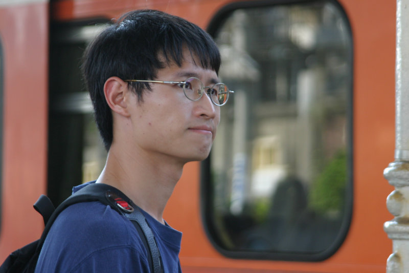 月台旅客特寫2005台中火車站台灣鐵路旅遊攝影