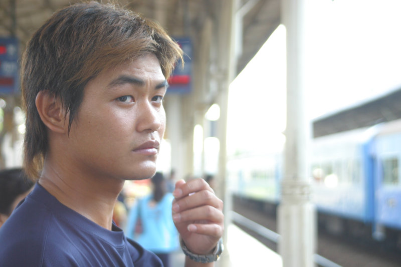 月台旅客特寫2005台中火車站台灣鐵路旅遊攝影