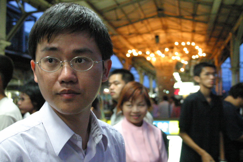 月台旅客特寫2005台中火車站台灣鐵路旅遊攝影