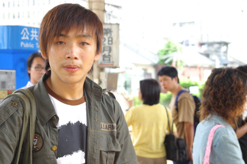 月台旅客特寫2005台中火車站台灣鐵路旅遊攝影