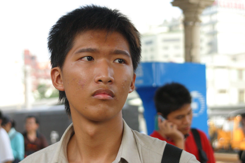 月台旅客特寫2005台中火車站台灣鐵路旅遊攝影