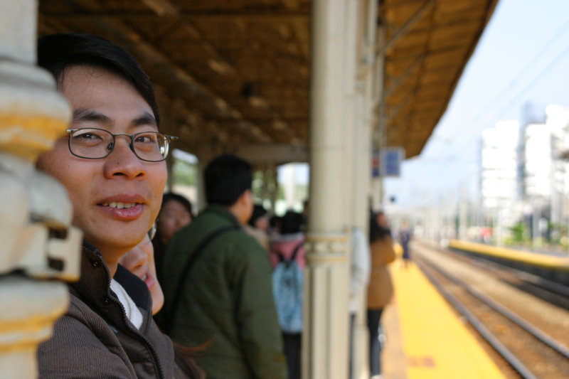 月台旅客特寫2005台中火車站台灣鐵路旅遊攝影