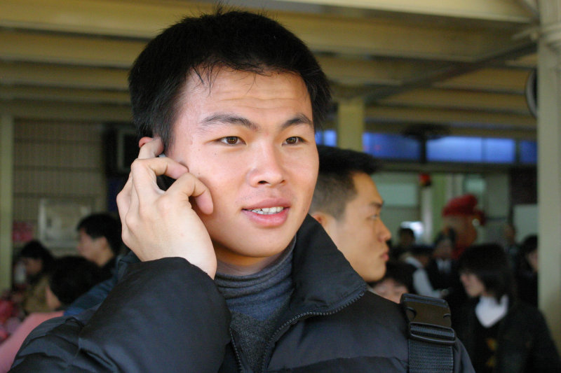 月台旅客特寫2005台中火車站台灣鐵路旅遊攝影