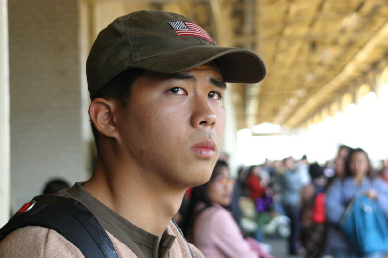 月台旅客特寫2005台中火車站台灣鐵路旅遊攝影