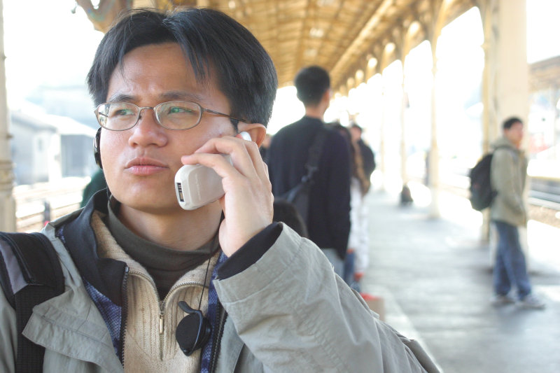 月台旅客特寫2005台中火車站台灣鐵路旅遊攝影